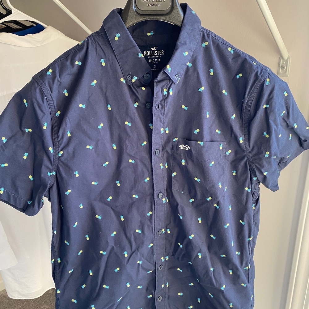 NWOT Hollister Epic Flex stretch shirt